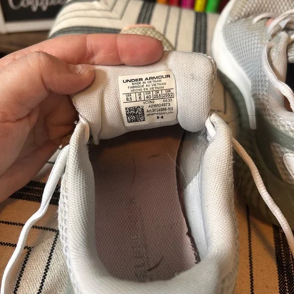 Women’s Under Armour tennis shoes - Picture 7 of 9